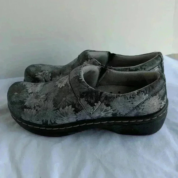 Klogs leather slip resistant/non marking - Picture 1 of 7